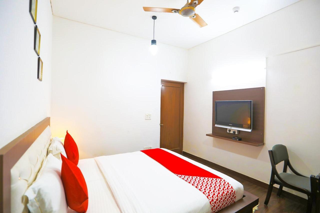 Oyo 62702 Golden Home Stay Nueva Delhi Exterior foto